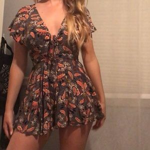 Cute & flirty patterned Aakaa romper!